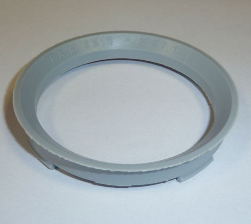 Středící kroužek 67,1 / 58,6 plast, šedá, přesah kužele 3mm