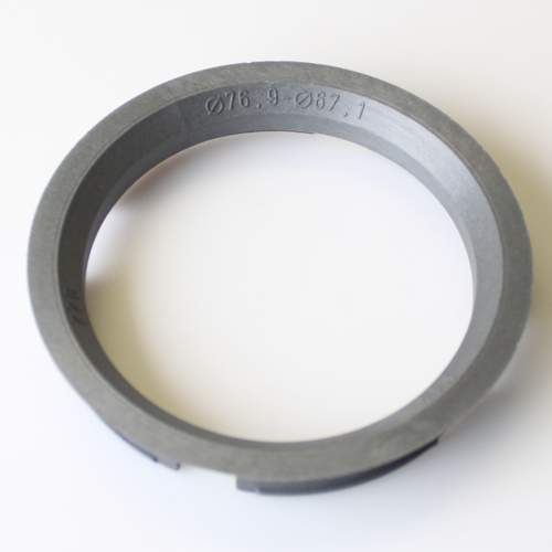 Středící kroužek 76,9 / 67,1 plast, stříbrná, přesah kužele 6mm